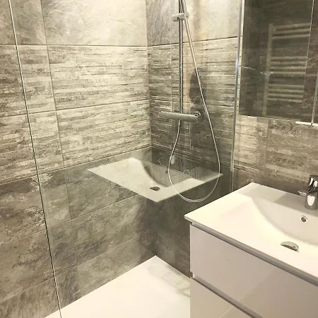 Апартаменты Spacious New And Terrace