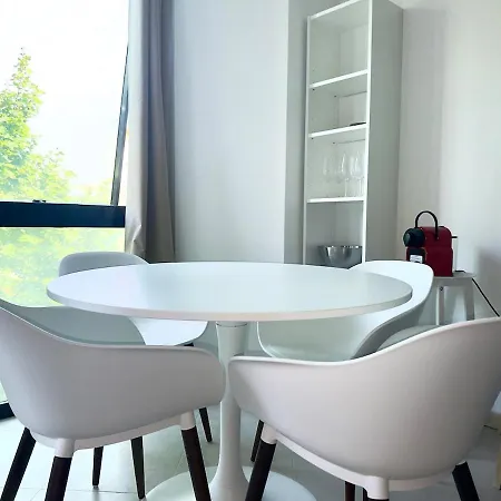 Spacious New And Terrace Жуан-ле-Пен