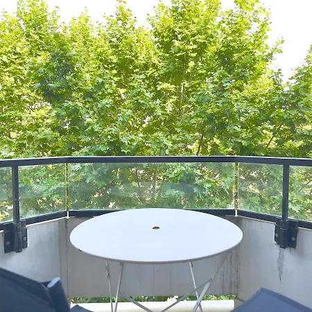 Spacious New And Terrace Апартаменты *