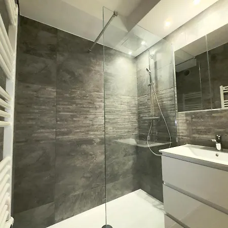 Spacious New And Terrace Жуан-ле-Пен