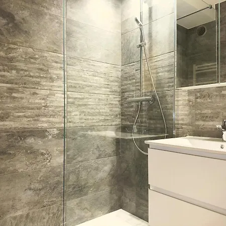 Spacious New And Terrace * Жуан-ле-Пен