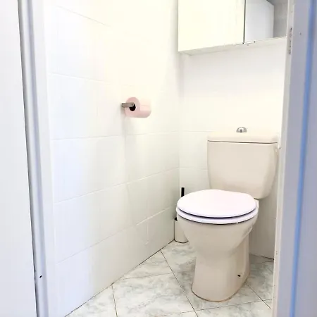 아파트 Spacious New And Terrace 주앙레핑