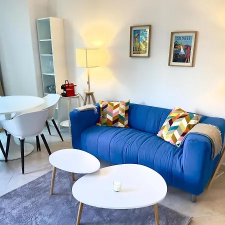 Lägenhet Spacious New And Terrace *