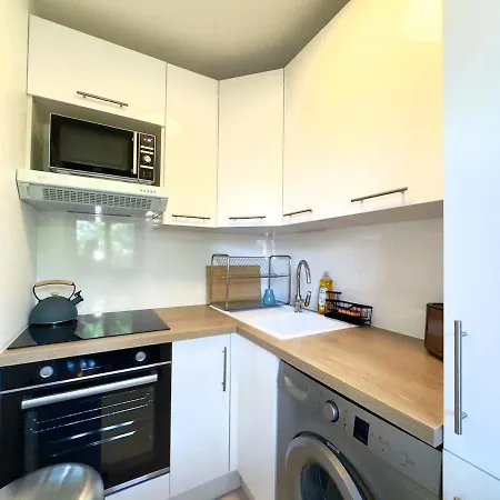 Spacious New And Terrace Lägenhet *