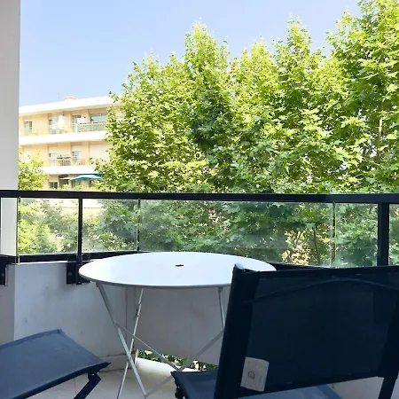 Spacious New And Terrace 아파트 주앙레핑