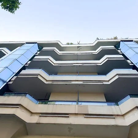 Spacious New And Terrace Lägenhet